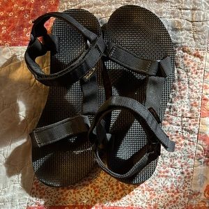 Teva Sandals Matte black EUC